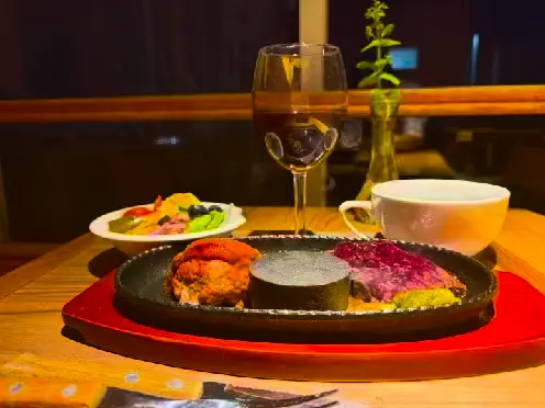 伊豆牛ランプ肉ステーキとハンバーグのセット